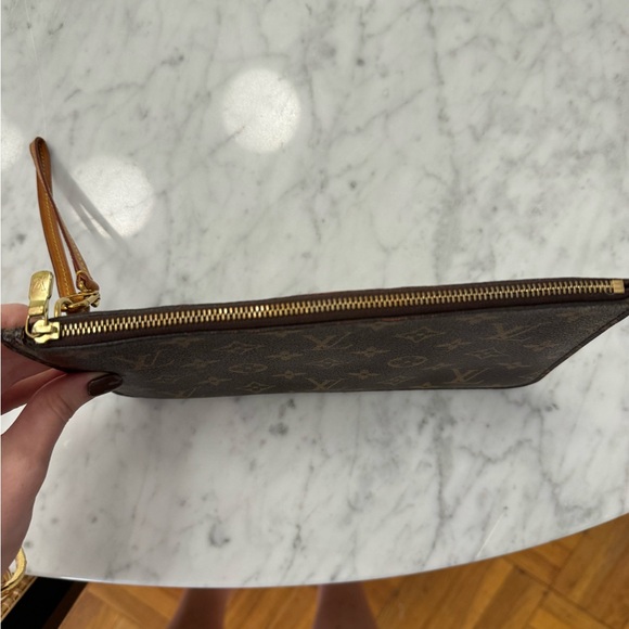 Louis Vuitton Monogram Neverfull Pouch - Picture 4 of 8